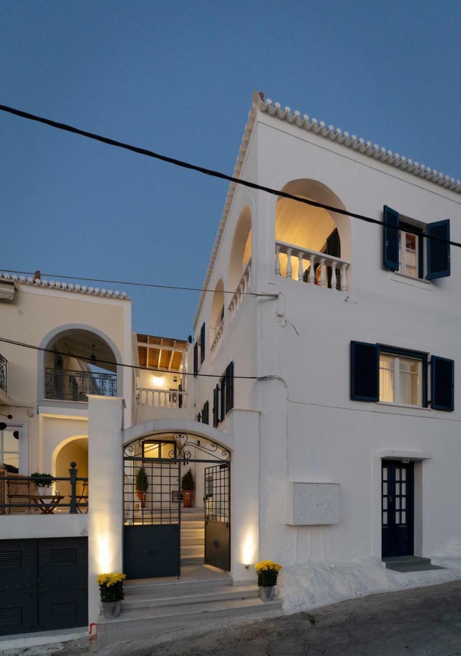 Porto Vecchio Luxury Suites Spetses Town Exterior photo