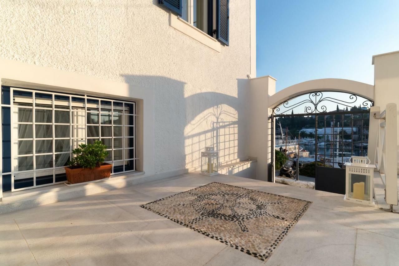 Porto Vecchio Luxury Suites Spetses Town Exterior photo